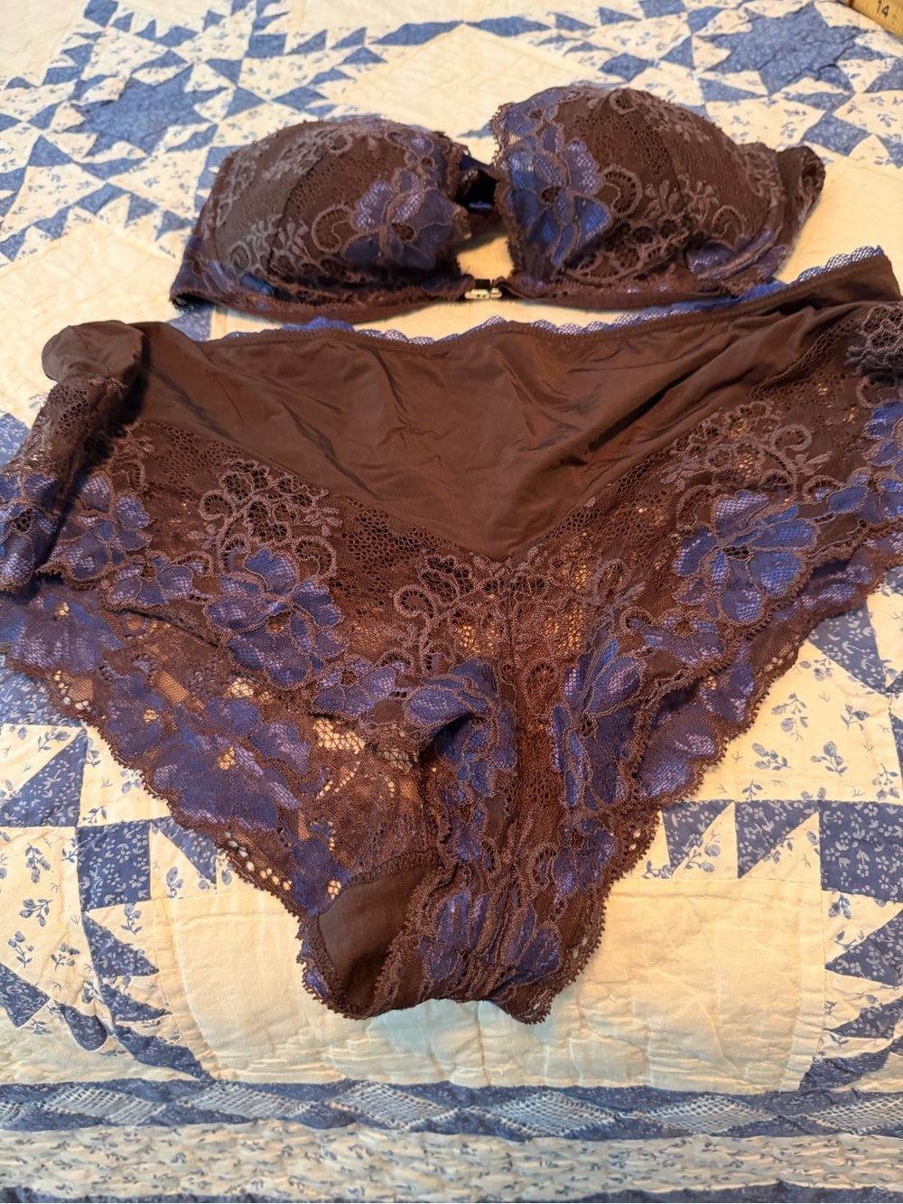Adore Me Brown Lace Push-Up Bra and Brief Set with Blue Accents